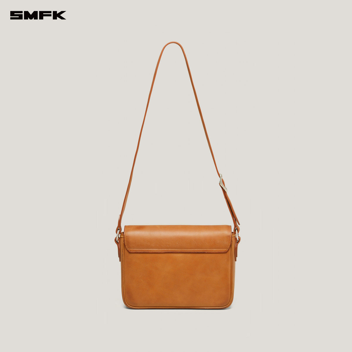 COMPASS BADGE PATINA LEATHER FLIP BAG MEDIUM CARAMEL PATINA