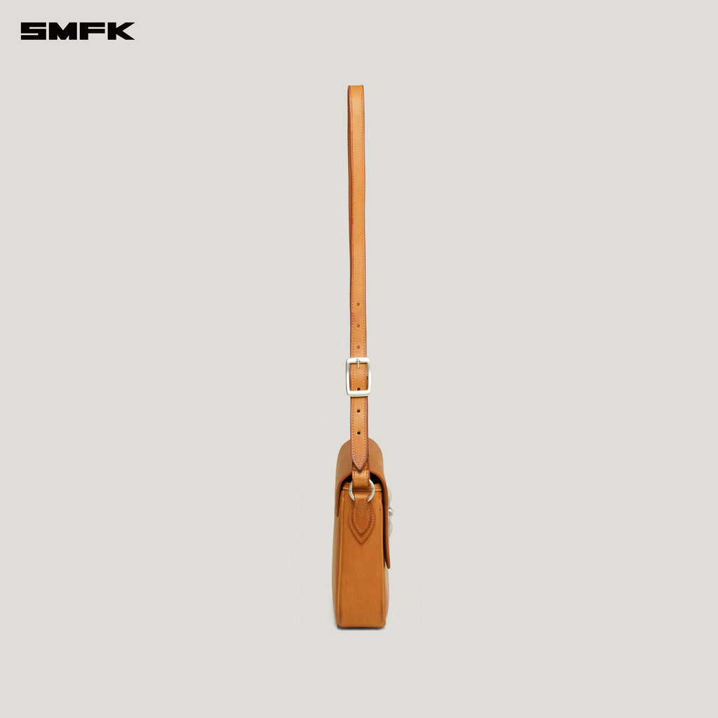 COMPASS BADGE PATINA LEATHER FLIP BAG MEDIUM CARAMEL PATINA