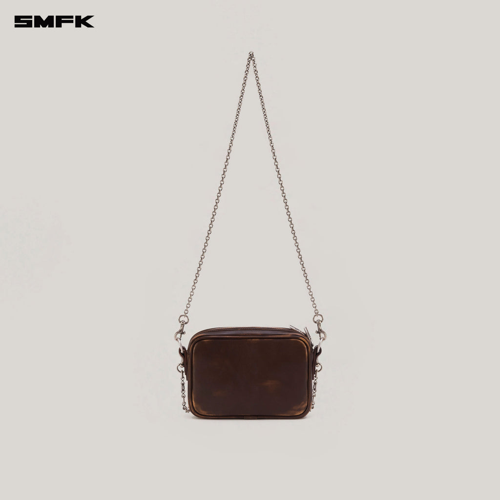 COMPASS BADGE PATINA LEATHER CHAIN BAG SMALL WILD HORSE BROWN PATINA