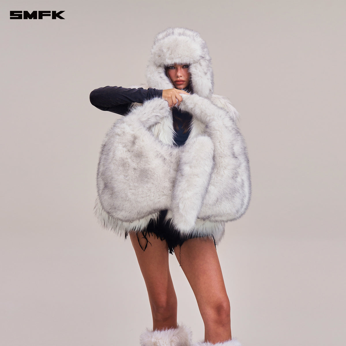 COMPASS COBBLE FURRY BAG/LARGE ARCTIC FOX WHITE